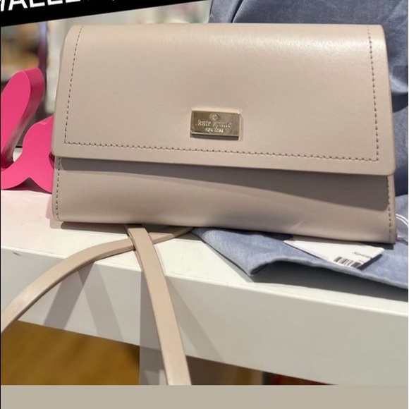 kate spade Handbags - SOLD! ♠️HP 3/22!♠️ Kate Spade pink crossbody bag